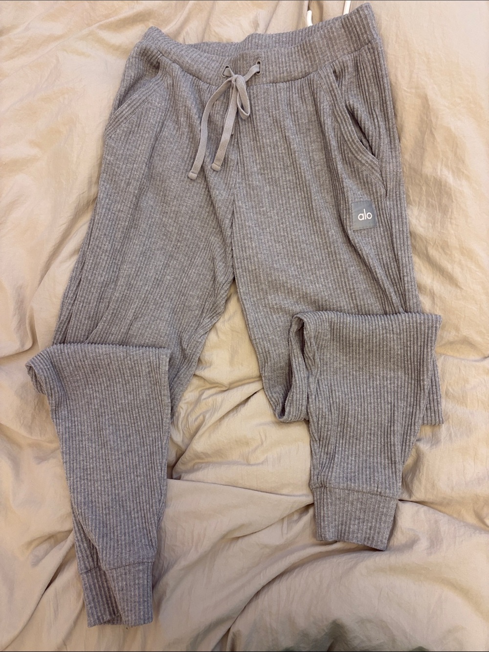 ALO Yoga Ribbed Heather Gray Joggers